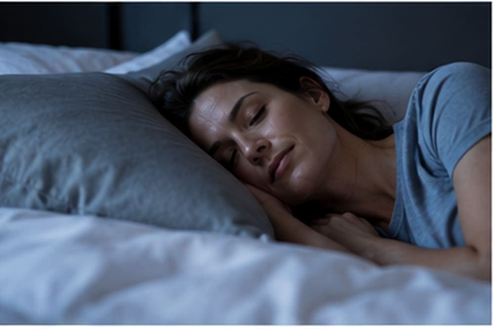 Chambre sombre et fraîche préparée pour la nuit